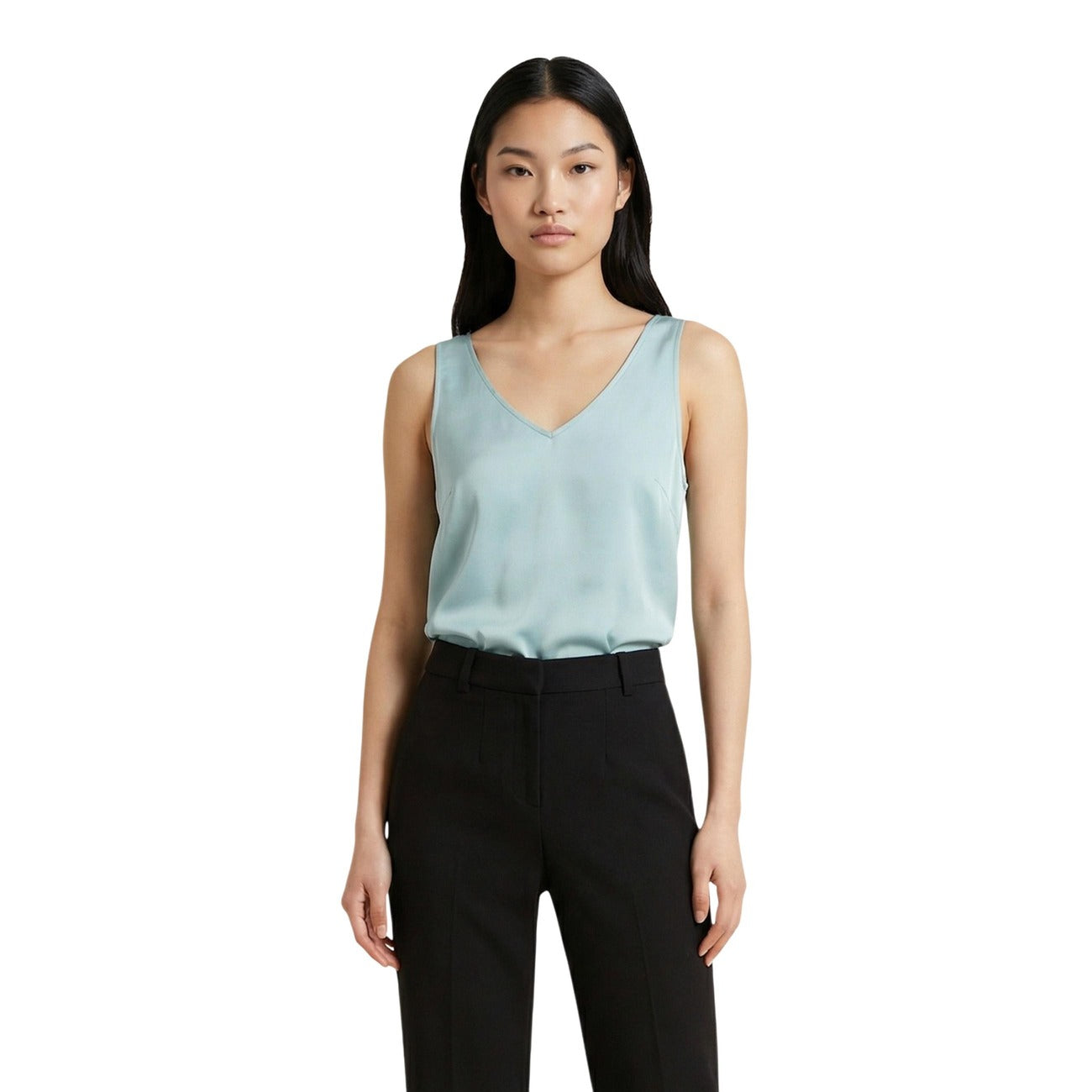 Artigli Canotta menta con scollo in raso; top basic-chic senza maniche, linea essenziale e femminile, un must-have versatile per completare outfit office e casual. Vista frontale 