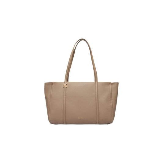 Borsa Tote CK martellata; chiusura con zip, tasca interna, doppi manici. 100% poliuretano, dimensioni 48x25x15 cm, emblem logo frontale Colore beige 