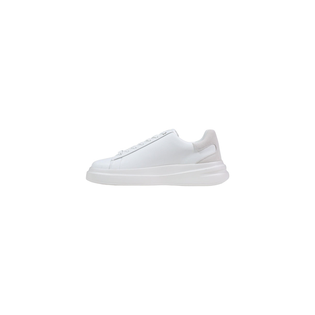 Sneakers Guess Elban; Bianco, Mix Poliestere/Suede. Logo in rilievo, suola 3 cm, calzata comfort. Design 4 stagioni, stile casual-chic.