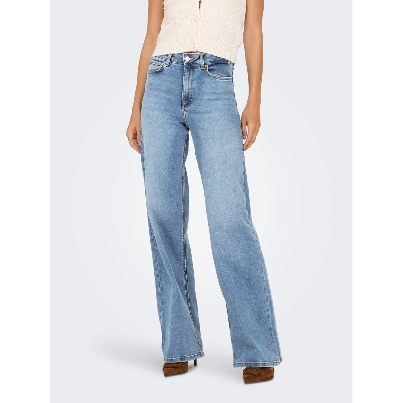 Jeans Donna Blu Chiaro Only; Modello wide fit a gamba larga e vita alta in cotone stretch sostenibile. Cinque tasche, lavaggio leggero slavato brillante stile casual. Vista frontale 
