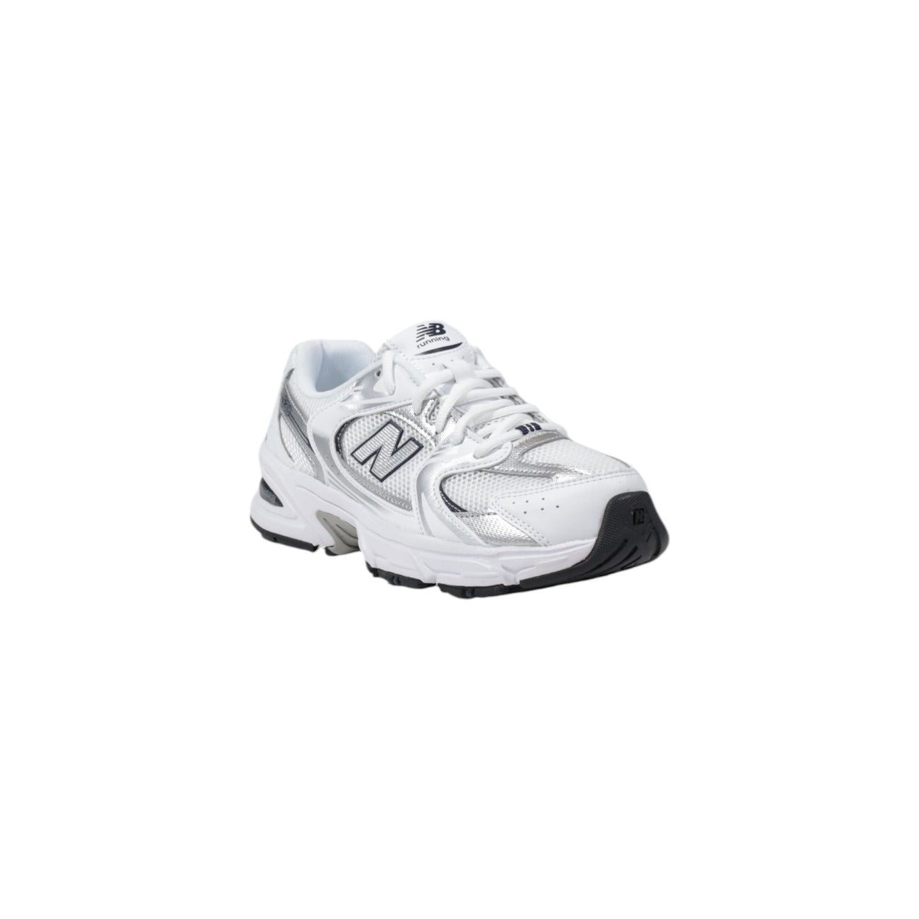 New Balance 530 JR; sneakers unisex in mesh e sintetico, stile sportivo iconico e calzata traspirante. Perfette per il tempo libero e uno stile fresco e dinamico. Vista frontale 