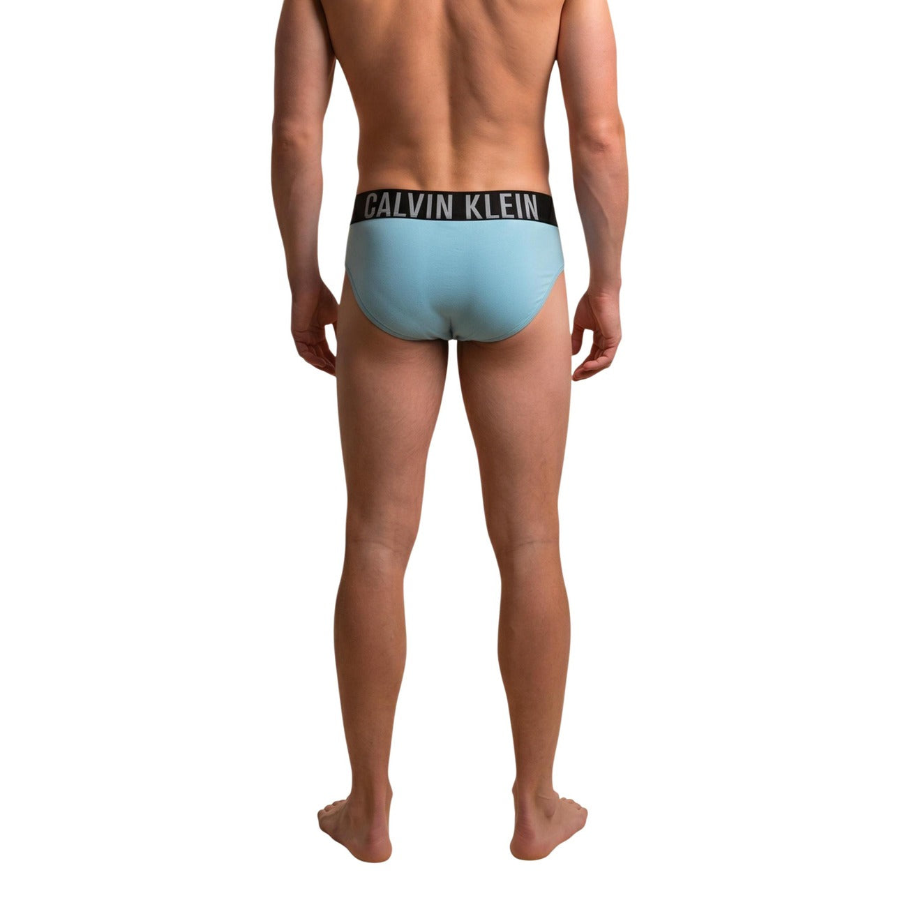 Slip Mare Calvin Klein Jeans; Blu. 83% Polipropilene, 17% Elastam. Fascia elastica logata, tessuto tecnico ultra-light ad asciugatura rapida. Taglio ergonomico, stile minimal. Posteriore 
