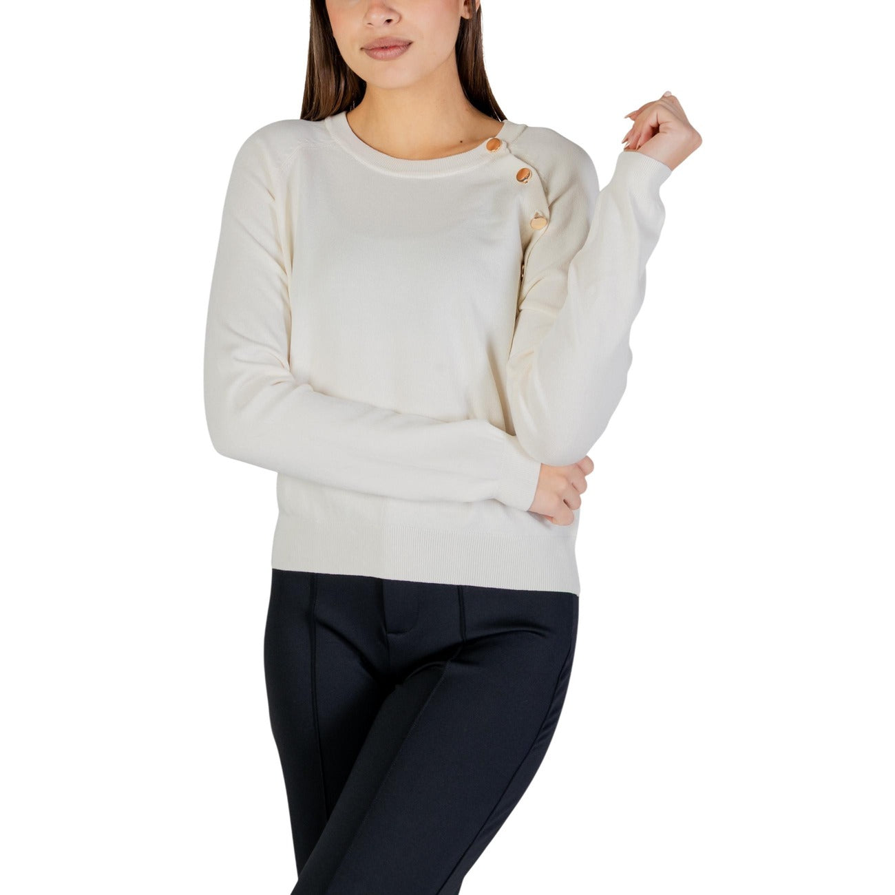 Morgan De Toi Maglia bianca MISTRA; maglia leggera in viscosa e poliammide con bottoni dorati/metallici. Vestibilità confortevole e stile chic francese per ogni stagione. Vista frontale