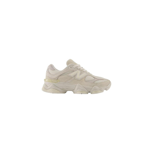 Sneakers New Balance GC9060ER beige unisex. Scarpe da ginnastica casual e fashion stile 9060 con tomaia in camoscio e materiale sintetico, suola alta scultorea e sagomata, scarpe comode 4 stagioni per outfit streetwear.