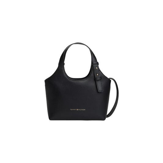 Borsa Tote Tommy Hilfiger; Finitura zigrinata, logo metallizzato impresso, chiusura con zip. Doppia portabilità (manici e tracolla rimovibile). Capienza 3,5 l. Design elegante e funzionale. Colore nero vista frontale 