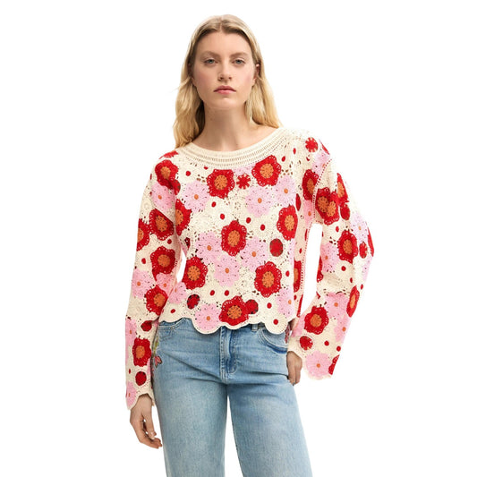 Maglione Crochet Fiori PE26; lavorazione all'uncinetto, maniche svasate, orlo a onde, vestibilità corta. Il capo boho-chic perfetto per la primavera-estate. Vista frontale 