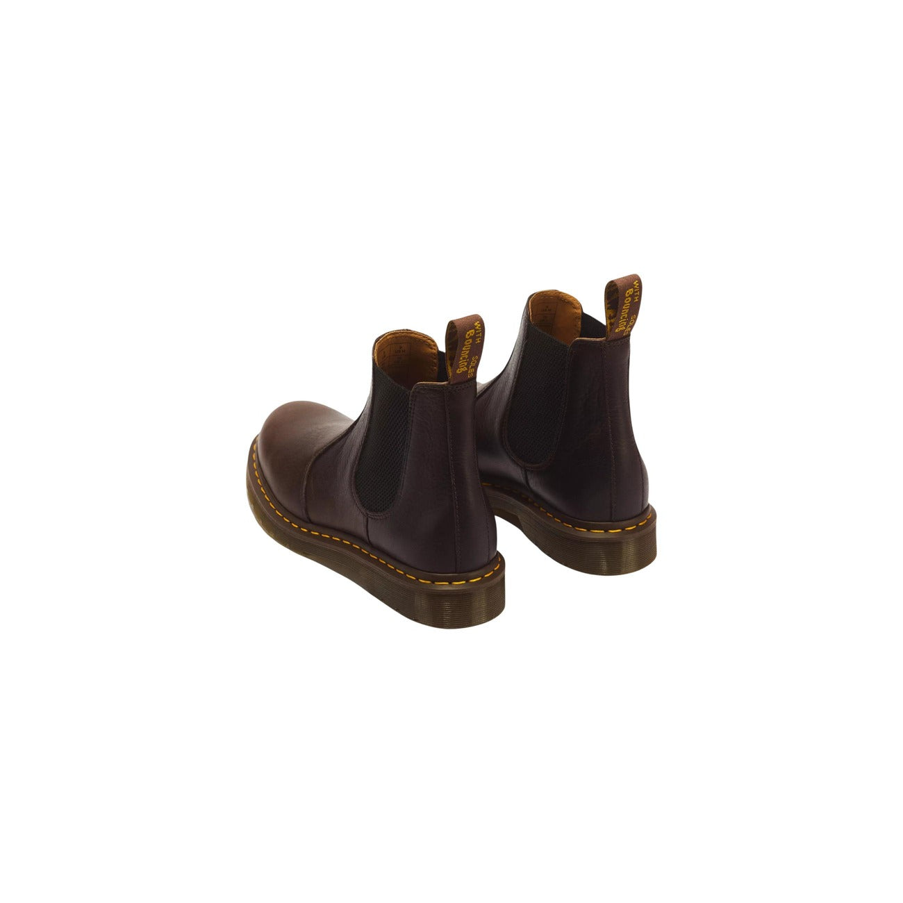Stivaletti Chelsea Dr Martens 2976 pelle Ambassador. Beatle boots classici in morbida pelle pelle martellata con motivo vissuto, pannelli elasticizzati, suola AirWair e iconiche impunture gialle.