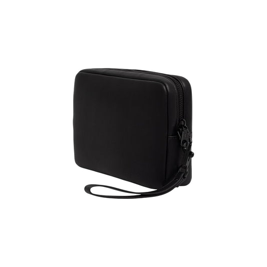 Pochette Uomo Calvin Klein Bold Pouch; Nero. 100% Poliuretano, chiusura con zip, manico laterale rimovibile. Struttura compatta e capiente (22x15 cm), stile casual-elegante 4 stagioni. Vista posteriore 