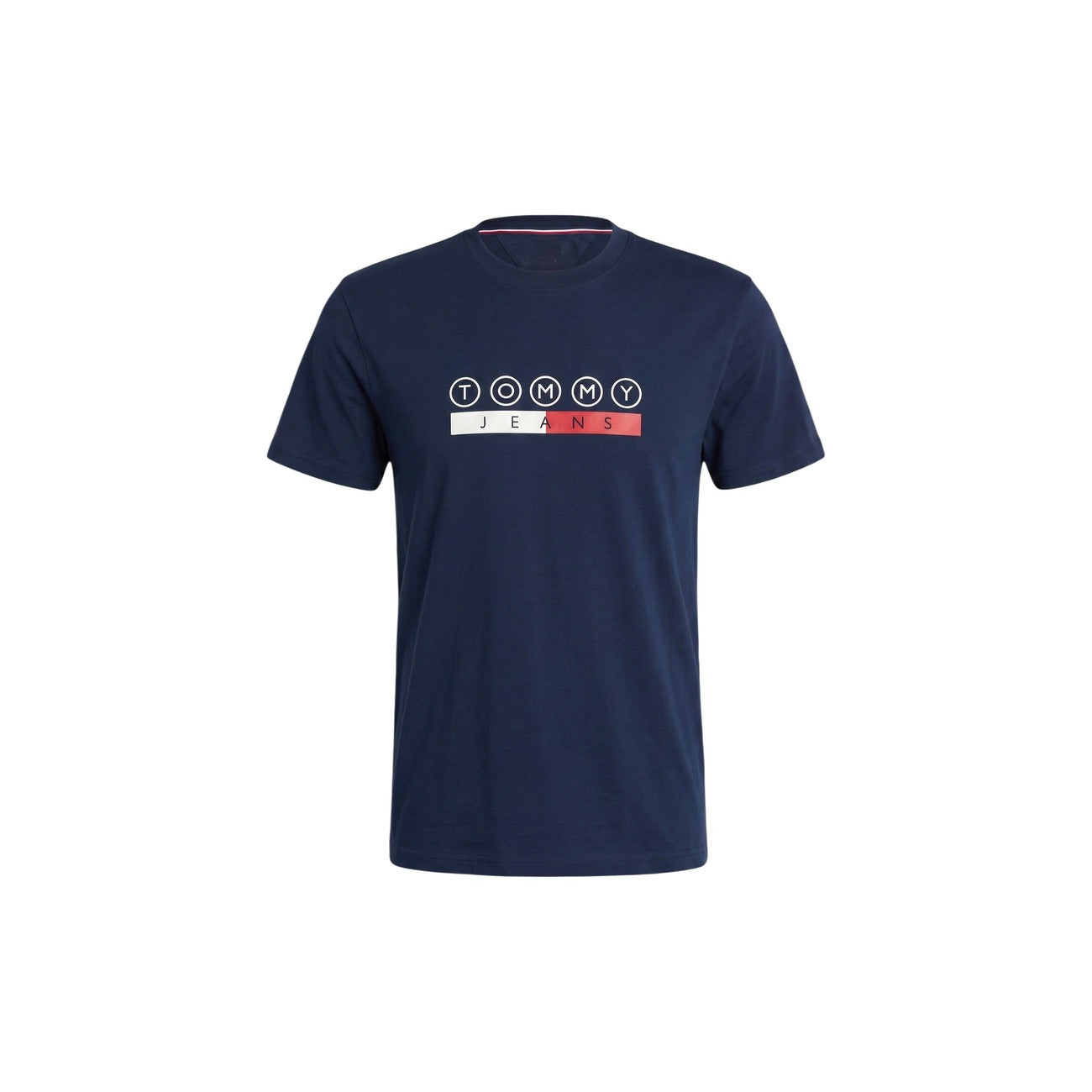 T-shirt Tommy Jeans blu uomo DM0DM23715. Maglietta da uomo blu a maniche corte in cotone rigenerato ecosostenibile con girocollo e stampa grafica logo Tommy Hilfiger sul petto, t-shirt casual e streetwear.