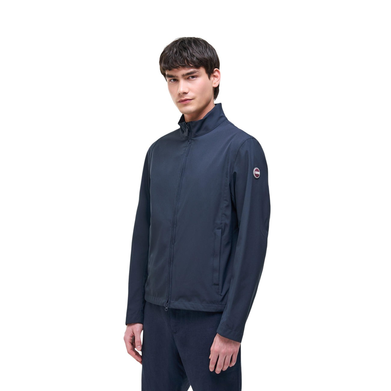 Giacca Colmar Originals blu navy uomo 1816N 6WV. Giambotto leggero antipioggia da uomo blu scuro in softshell stretch idrorepellente e antivento, giacca senza imbottitura mezza stagione con zip doppio cursore e coulisse, stile casual sportivo.