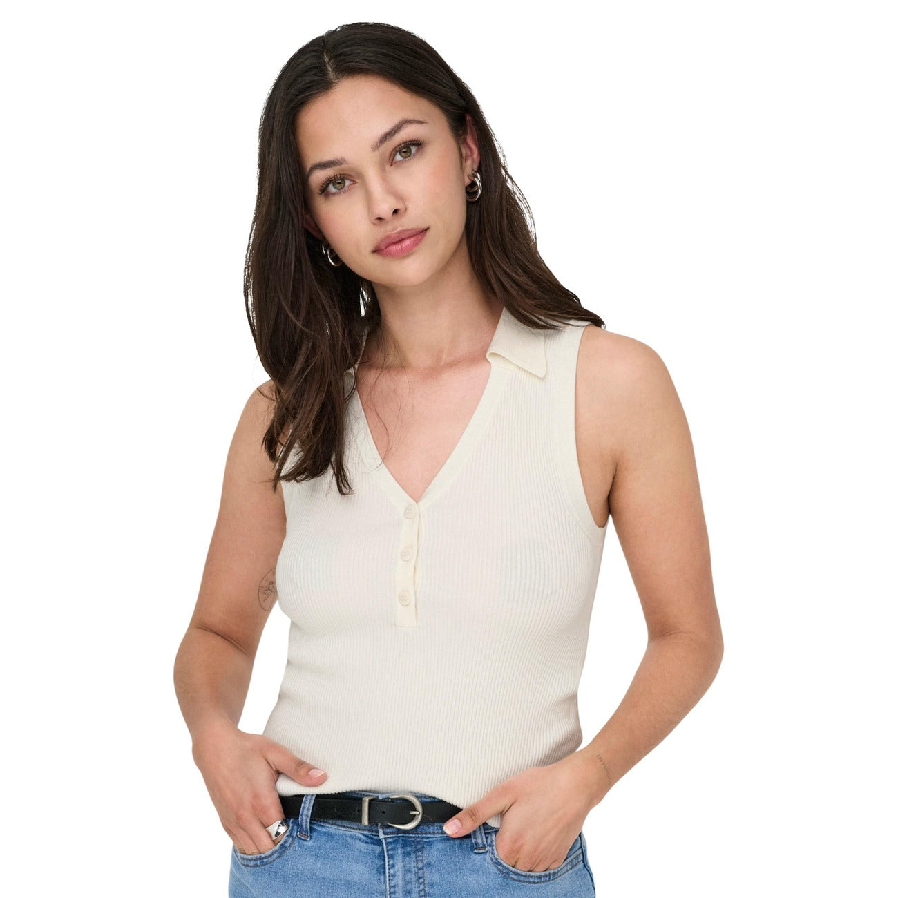 Jacqueline de Yong Jdynanna Top Knt, gilet donna a costine con colletto; morbido mix di viscosa, bottoni centrali e silhouette contemporanea per outfit versatili. Vista frontale 