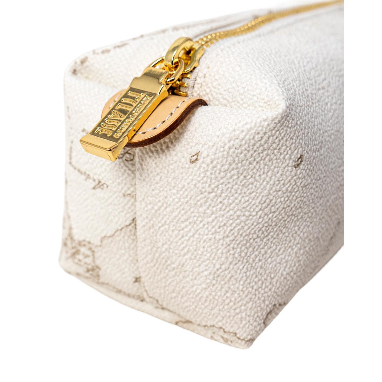 Astuccio Alviero Martini Prima Classe Geo White bianco. Pochette e beauty case squadrato da borsa in tessuto con cartina geografica bianca, finiture in pelle naturale e cerniera zip con dettagli oro, accessorio donna primavera estate Made in Italy.