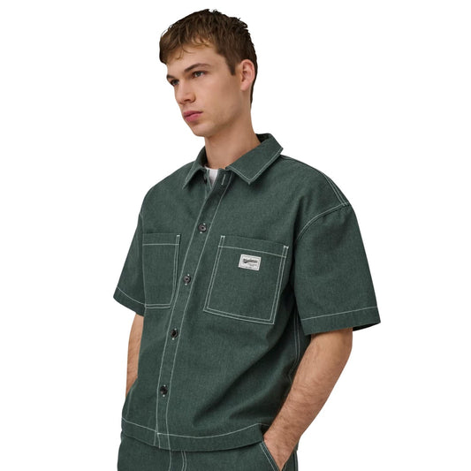 Camicia Manica Corta Only & Sons ONSZEALAND; Verde. 60% Cotone, 40% Poliestere. Loose Fit, doppie tasche frontali, tessuto tinto in filo resistente. Stile casual contemporaneo. Vista frontale 