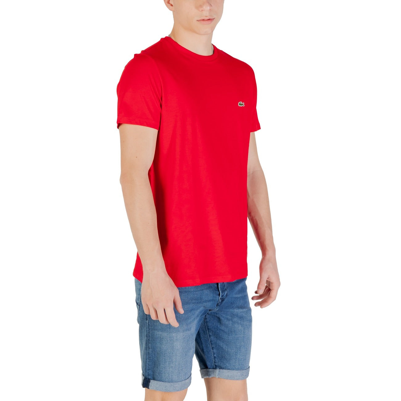 T-shirt Lacoste Basic Logo uomo rossa con logo maniche corte scollo tondo 100% cotone - vista laterale indossata da modello
