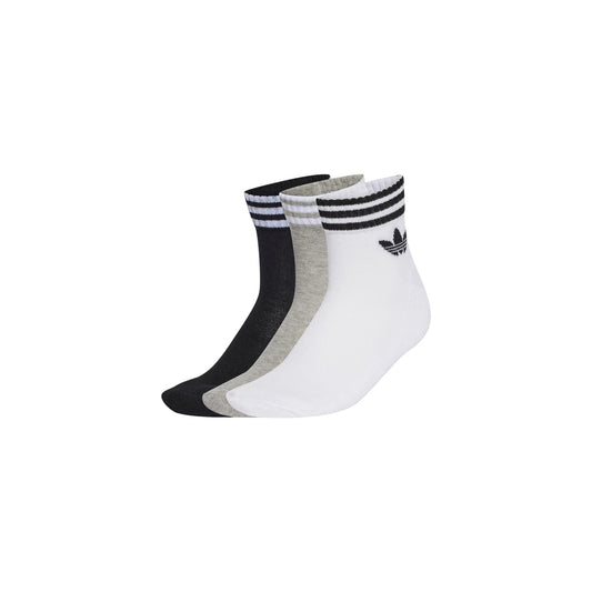 Pack 3 Paia Calzini adidas Ankle; Bianco, Grigio, Nero. 78% Cotone, 19% Poliestere riciclato. Lunghezza caviglia, orli a coste, logo Trifoglio. Stile casual e sportivo.