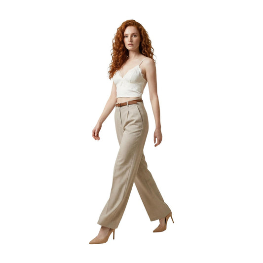 Artigli Palazzo Pant ACPA004842; 100% poliestere, pieghe sartoriali, cintura inclusa. Il pantalone ampio versatile e chic per una silhouette slanciata. Colore beige. Vista frontale Laterale 