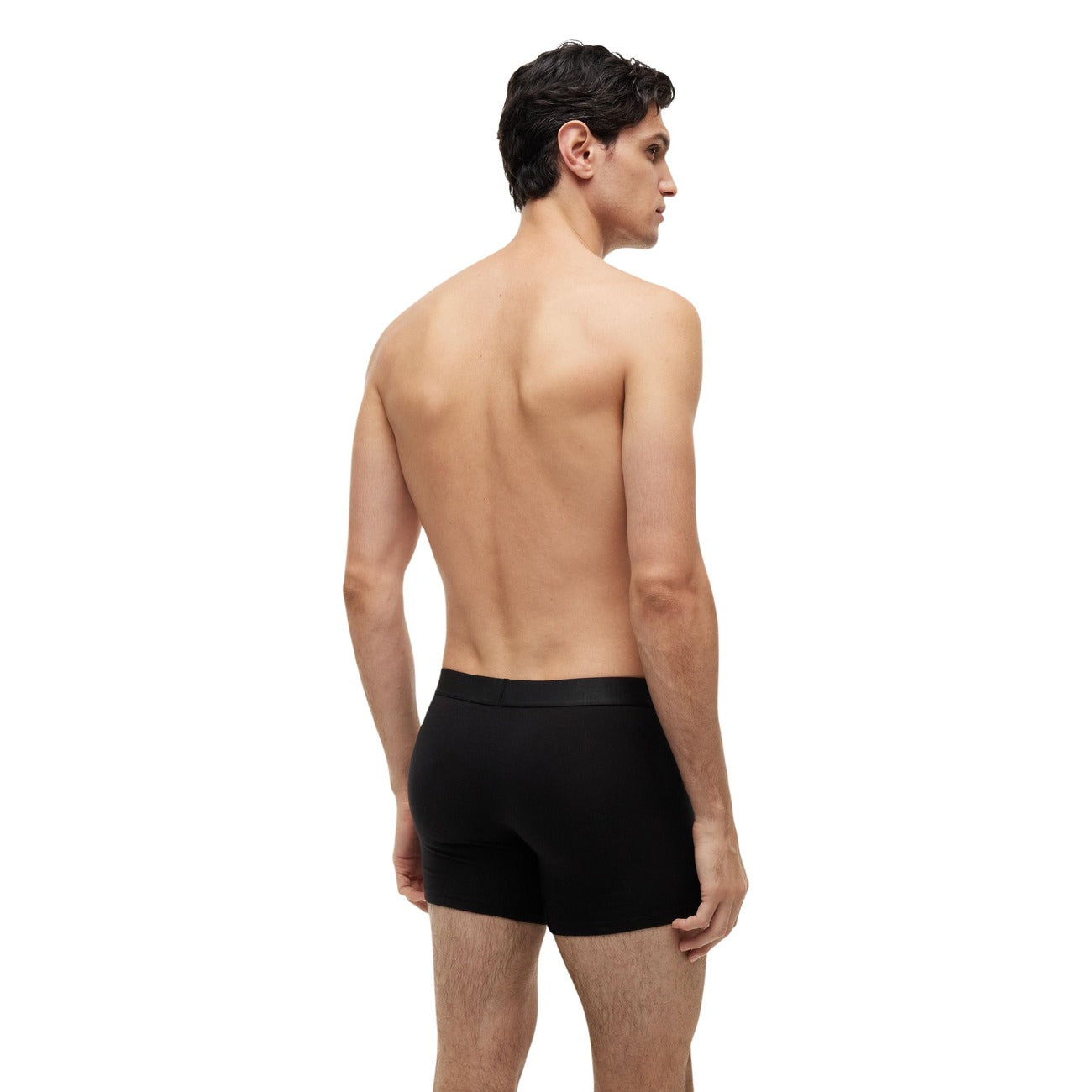 Pack 3 Boxer Brief Tommy Hilfiger; Nero. 95% Cotone Rigenerato, 5% Elastam. Fascia logata coordinata, vestibilità stretch aderente, tessuto traspirante. Intimo di alta qualità per ogni stagione. Vista posteriore 