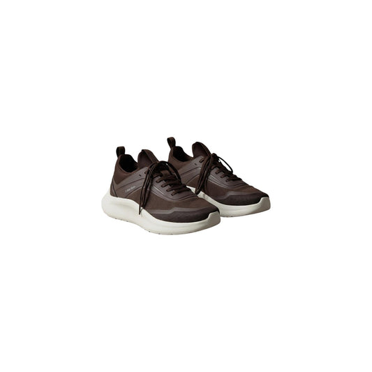 Sneakers Brown Calvin Klein Airfit®; Suola EVA ultraleggera. Tomaia in rete e neoprene, soletta ammortizzante anti-fatica. Design tecnico, flessibile e traspirante. Comfort premium per tutti i giorni. Laterale frontale 