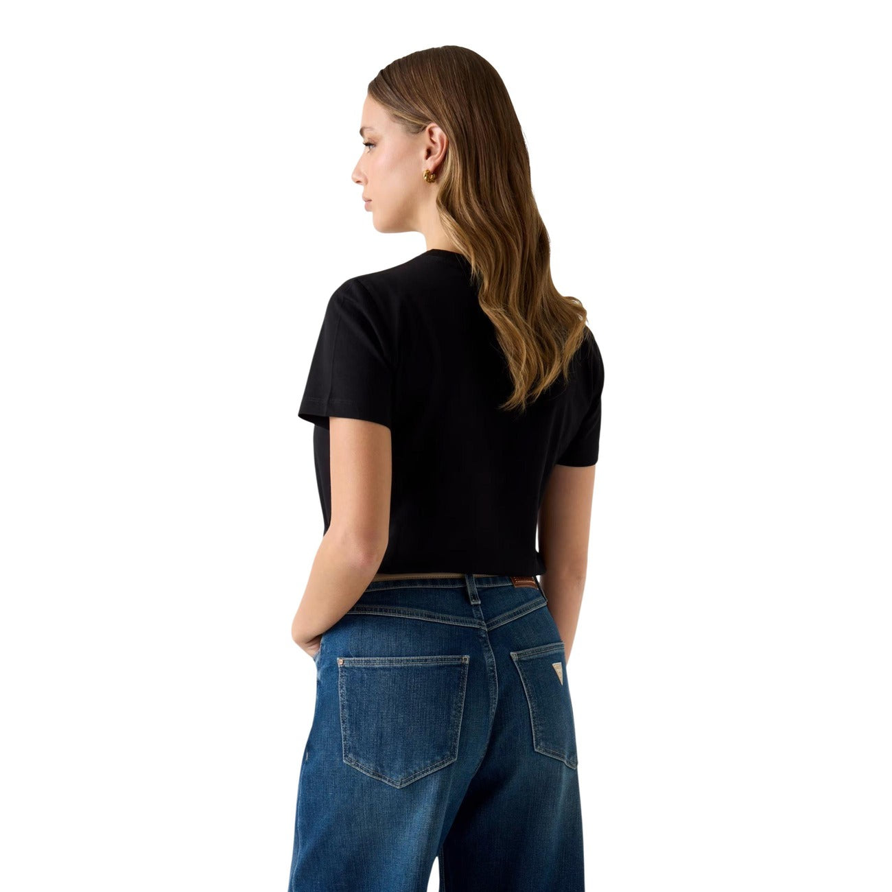 T-shirt Guess Nera con Strass; 100% Cotone. Logo script luminoso, maniche corte, scollo tondo. Vestibilità regolare, stile glamour-casual. Ideale per ogni occasione. Vista posteriore 