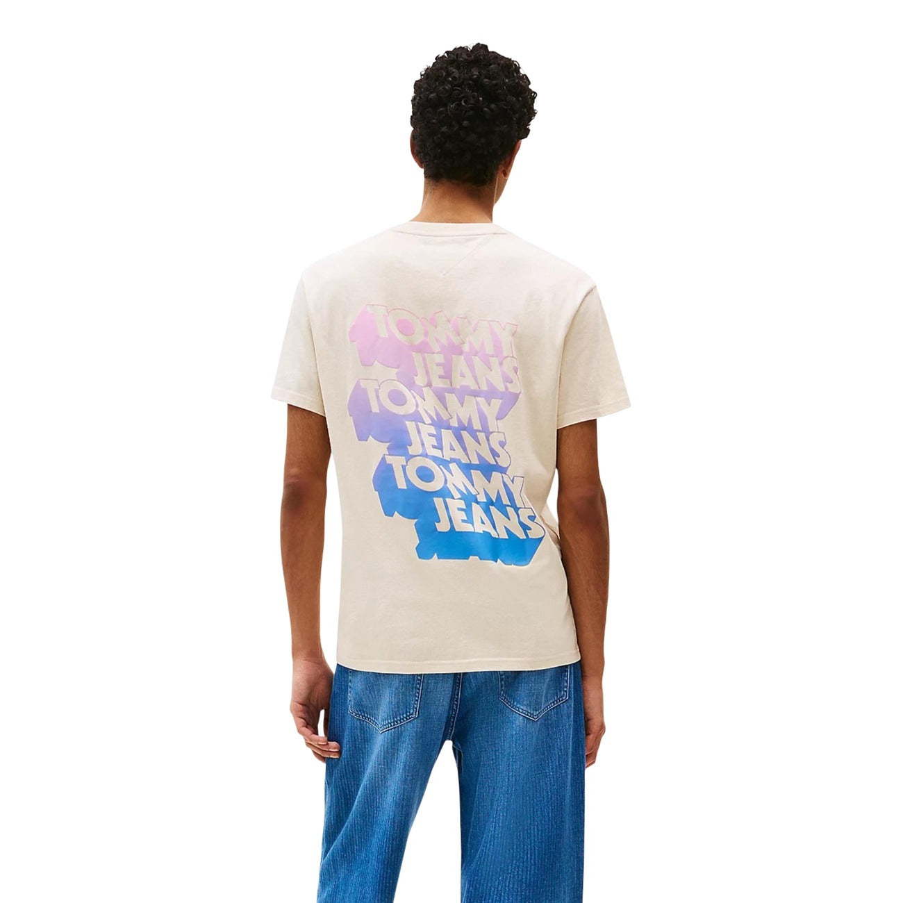 T-shirt Tommy Hilfiger Jeans Beige; 100% Cotone Organico. Grafica New York City stampata, vestibilità regular, scollo tondo. Capo iconico della collezione Primavera/Estate, stile preppy americano.