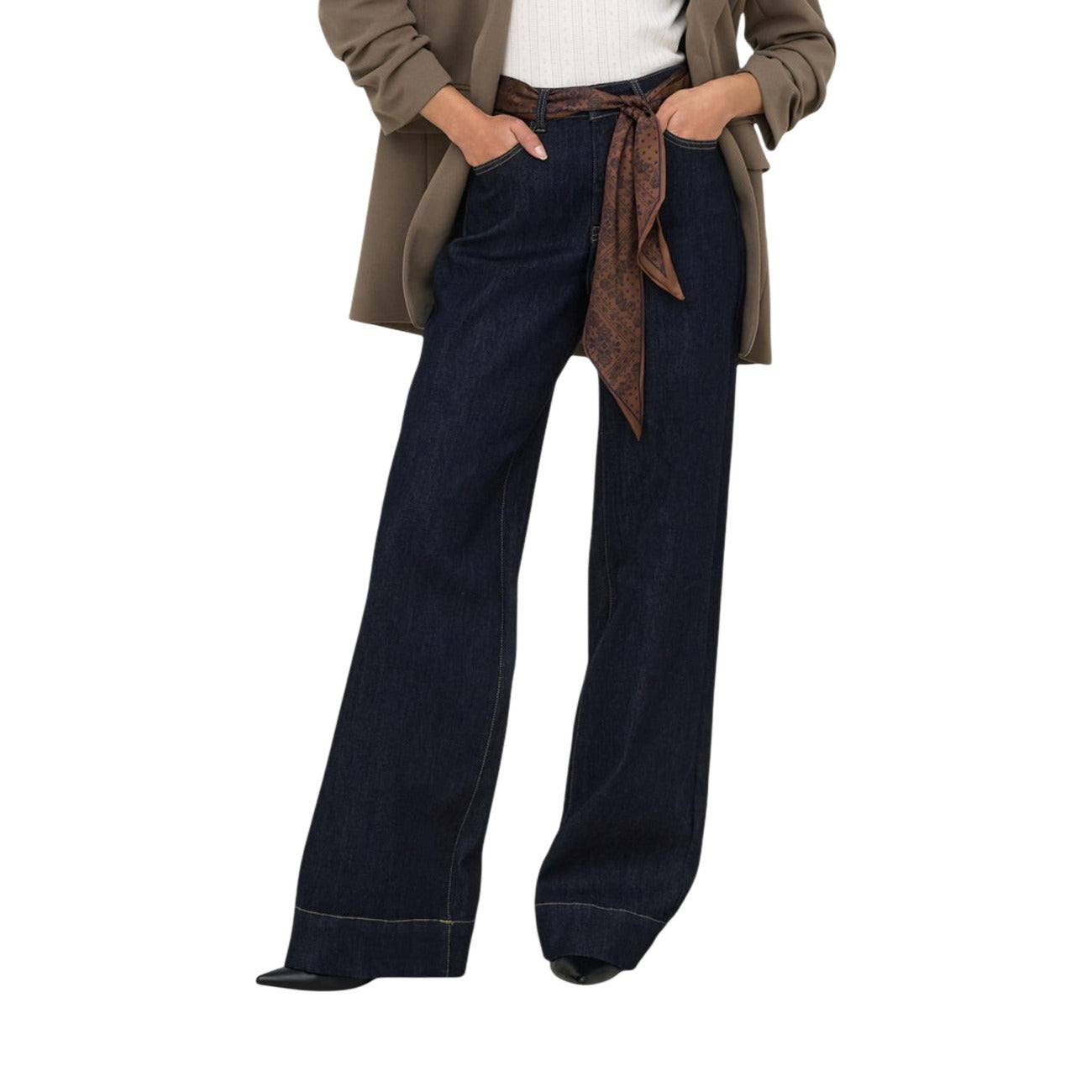 Jeans a zampa Only ONLMADISON BLUSH blu donna 15379805. Pantaloni in denim elasticizzato a vita alta con cintura nastro in tessuto, gamba flare e abbottonatura con cerniera per tutte le stagioni.