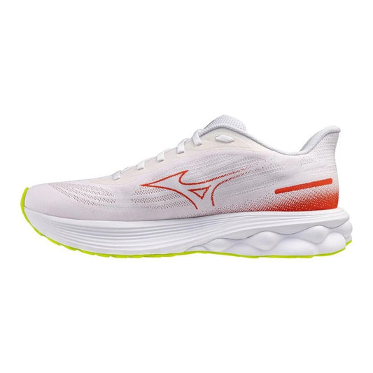 Scarpe Running Mizuno Floating; Scarpa tecnica da corsa con intersuola Enerzy Nxt con azoto e piastra Wave. Tomaia Smooth Stretch Woven adattiva, suola X10 e drop 8 millimetri. Laterale 