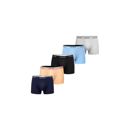 Boxer Uomo Assortiti Calvin Klein Boxer Brief (Pacco da 5); Tessuto elasticizzato a tinta unita e nero in 95% cotone e 5% lycra. Modello a gamba allungata con elastico regular logato a contrasto, stile casual essentials 4 stagioni. Multicolore 