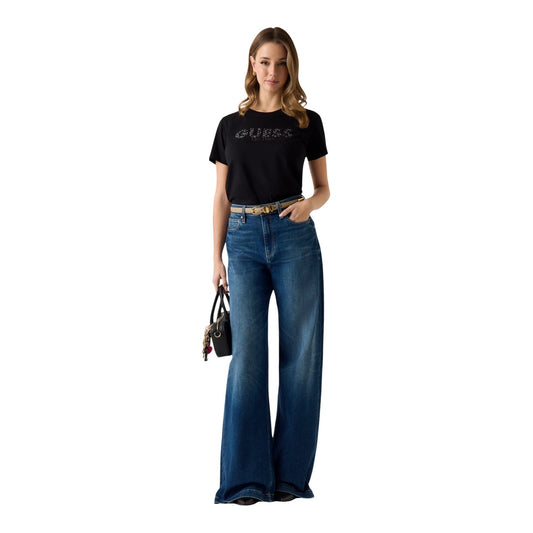 T-shirt Guess Nera con Strass; 100% Cotone. Logo script luminoso, maniche corte, scollo tondo. Vestibilità regolare, stile glamour-casual. Ideale per ogni occasione. Vista frontale Figura intera 