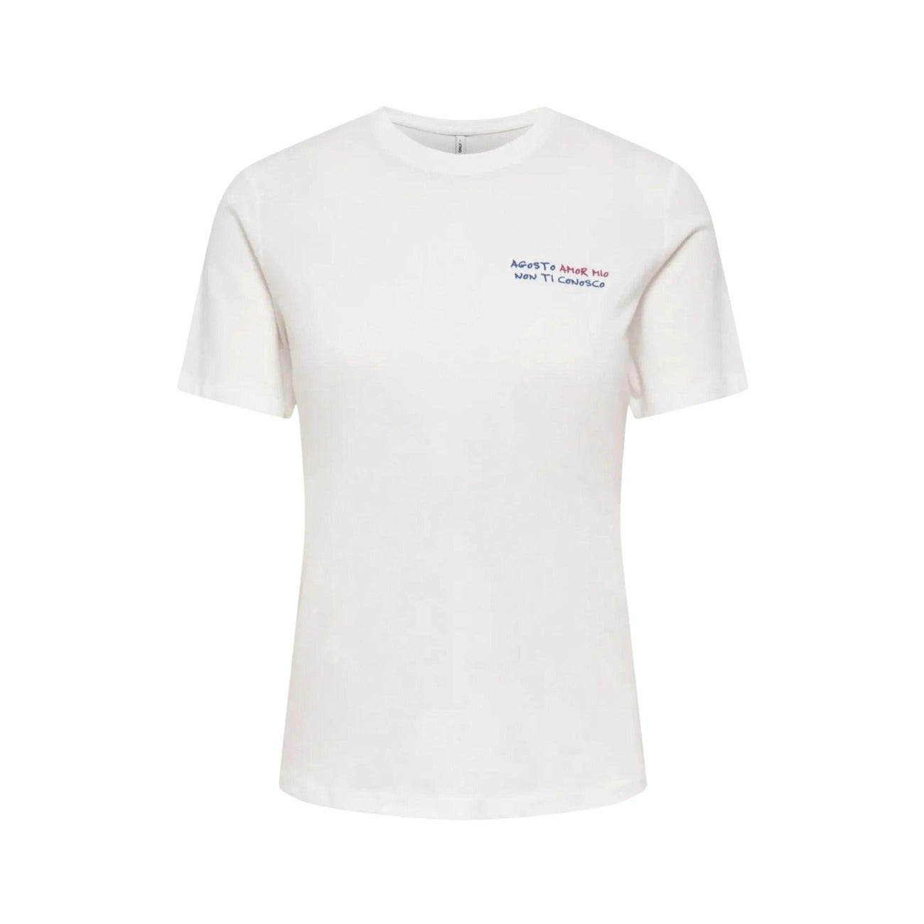 ONLY Onlmira Life Emb Tee; bianca, cotone biologico, ricamo "Agosto amor mio". La t-shirt versatile e sostenibile dal tocco romantico. Vista frontale 