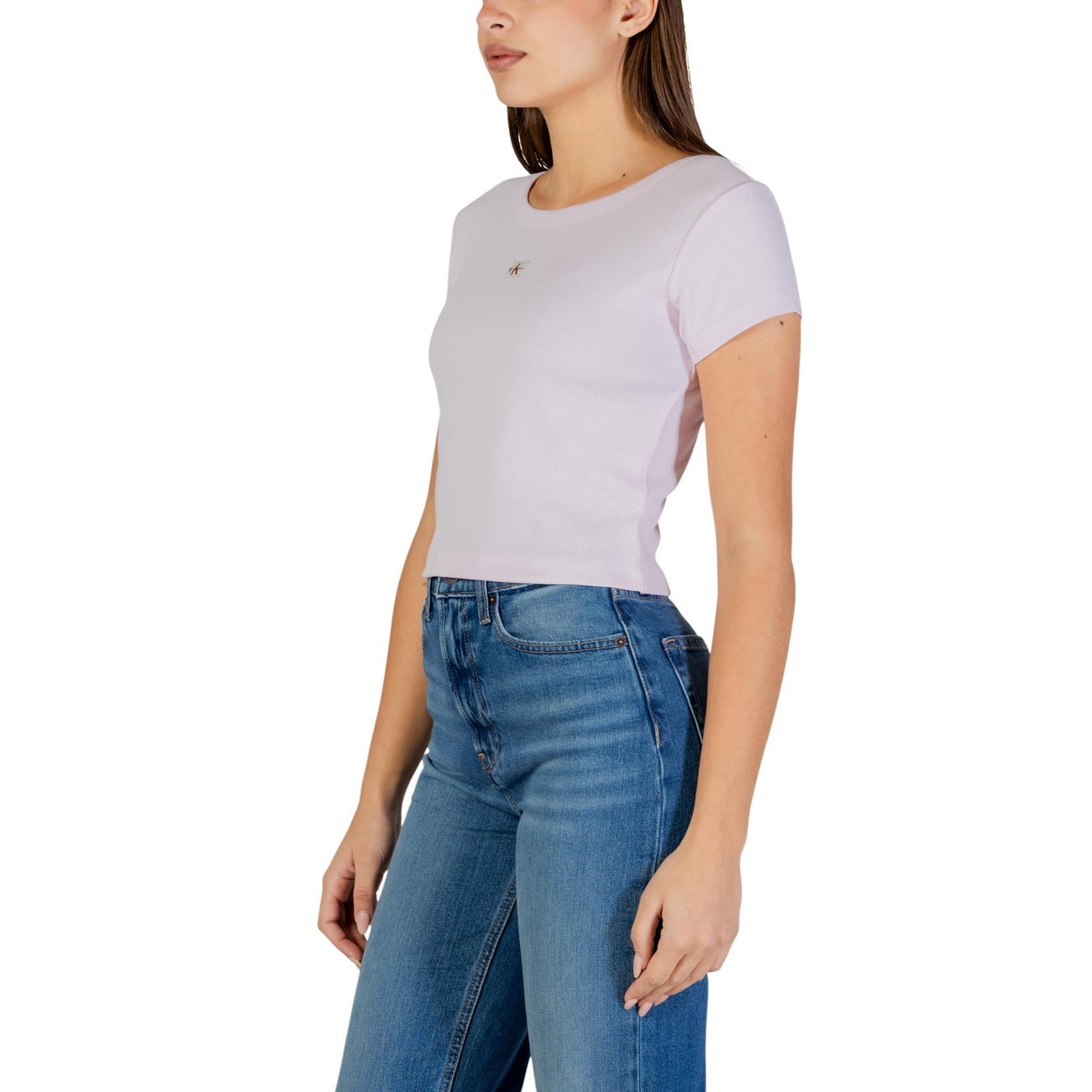 T-shirt CK Jeans Woven Label; 95% Cotone, 5% Elastane. Lavorazione a costine, manica corta, vestibilità aderente. Maglia donna versatile, morbida e di alta qualità. Colore rosa vista frontale Laterale 