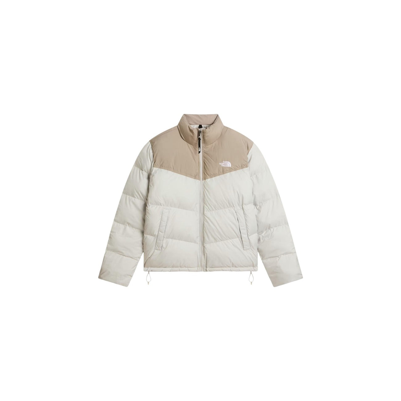Giubbotto The North Face Saikuru uomo Cumulus Cloud Stone Slab. Giacca corta squadrata antivento da uomo grigio chiaro con imbottitura ecologica in poliestere riciclato, collo alto, tasca interna al petto e polsini elasticizzati, giubbotto invernale outdoor.