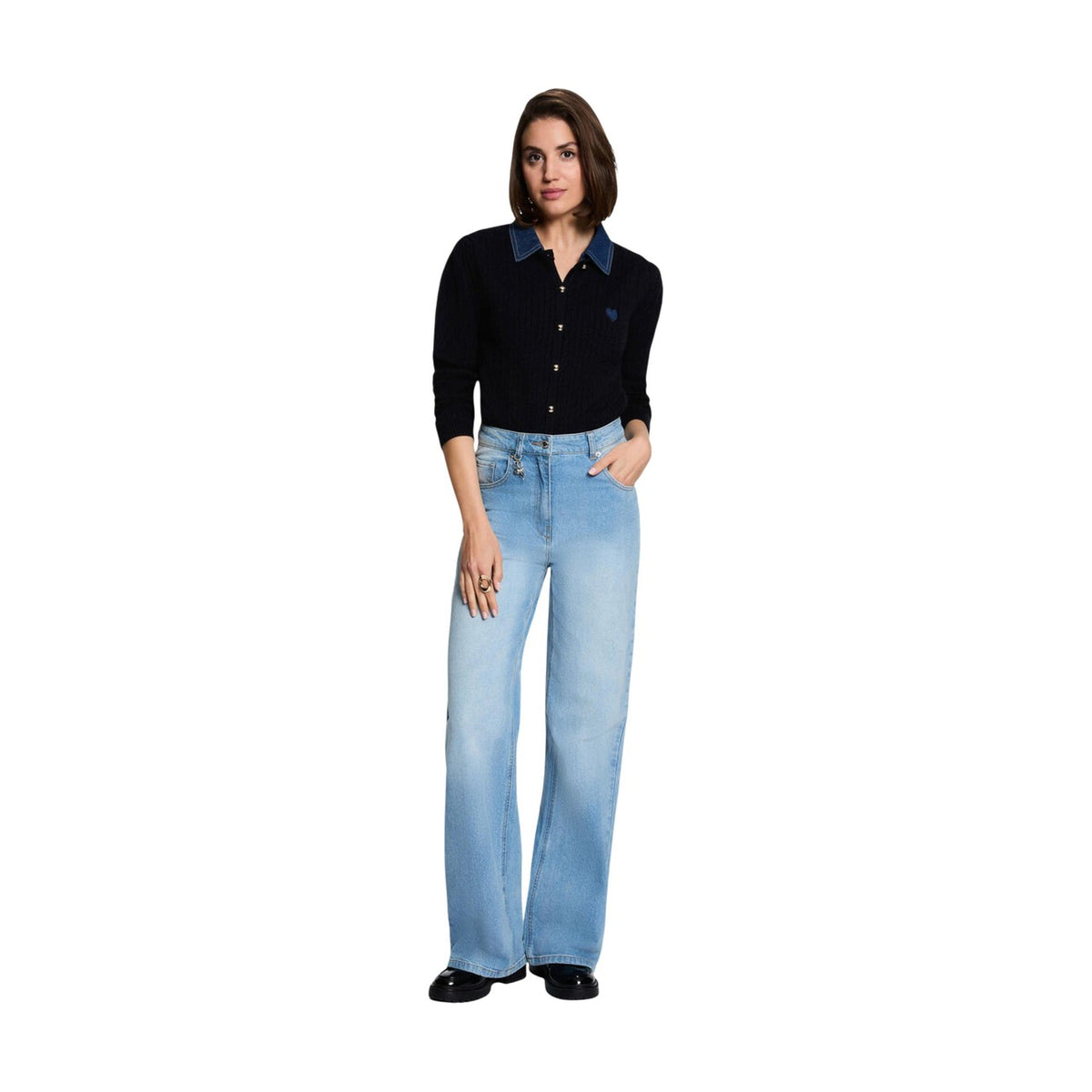 Maglione donna con colletto a revers Morgan De Toi 262-MROSALA. Maglia sottile aderente a maniche lunghe in poliestere e viscosa con bottoni frontali.