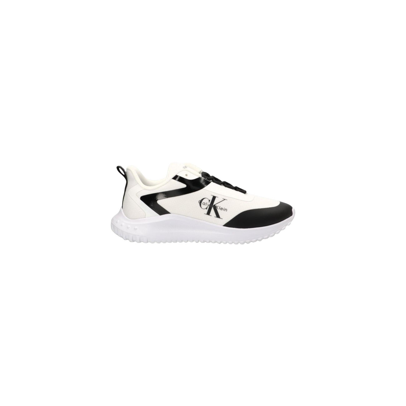 Sneakers CK Jeans; Nero. 100% Poliestere Riciclato. Suola 3,5 cm, chiusura con lacci, logo laterale. Leggere, sostenibili e ideali per il tempo libero. Laterale 