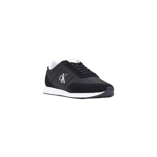 Sneakers Calvin Klein nere uomo HM0HM02469. Scarpe sportive da uomo nere in poliestere riciclato con logo monogram cK ricamato, dettagli a contrasto su tallone e suola, scarpe da ginnastica casual basse per uso quotidiano 4 stagioni.