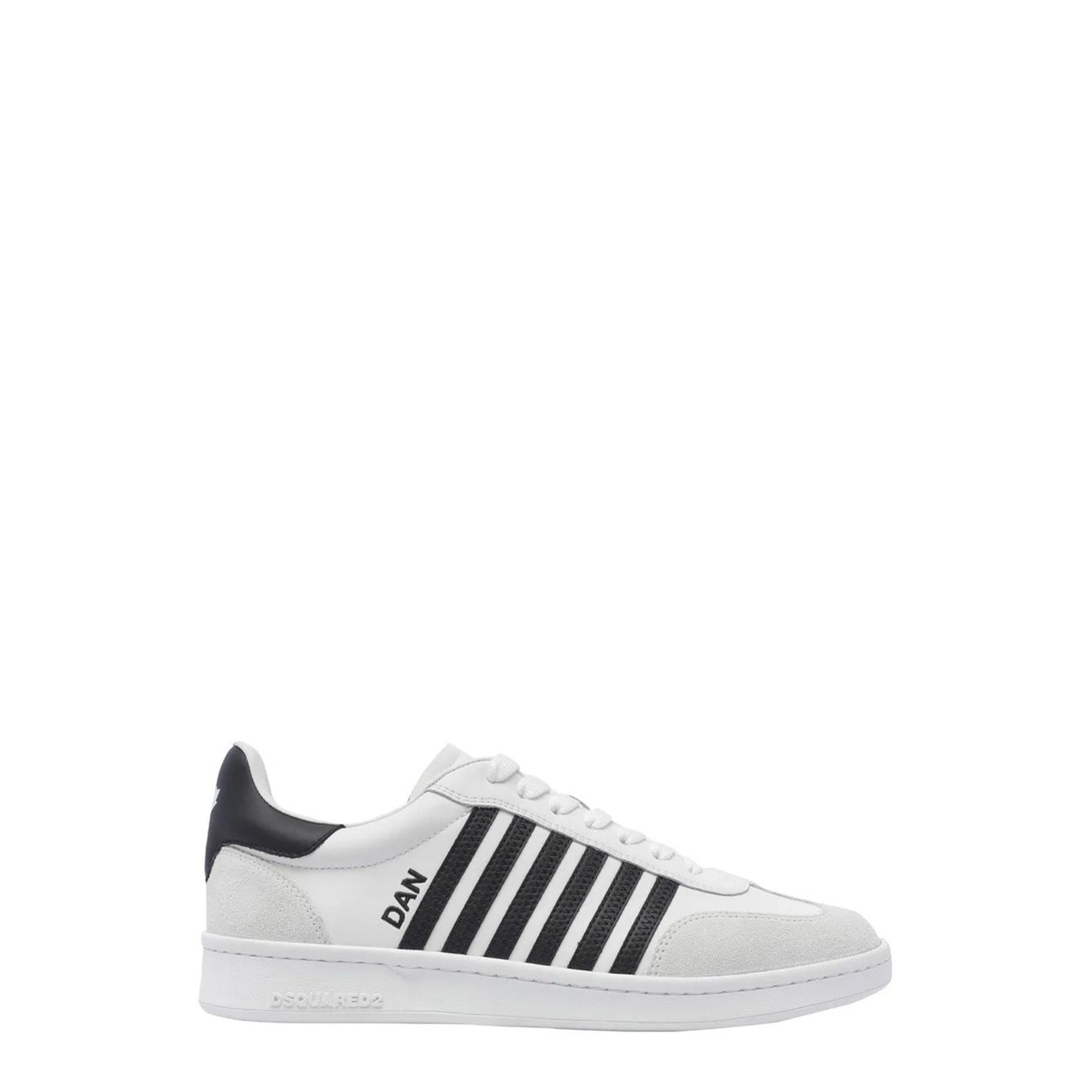 sneaker bassa Dsquared2 Boxer in pelle bianca con dettagli a contrasto neri. Vista laterale 
