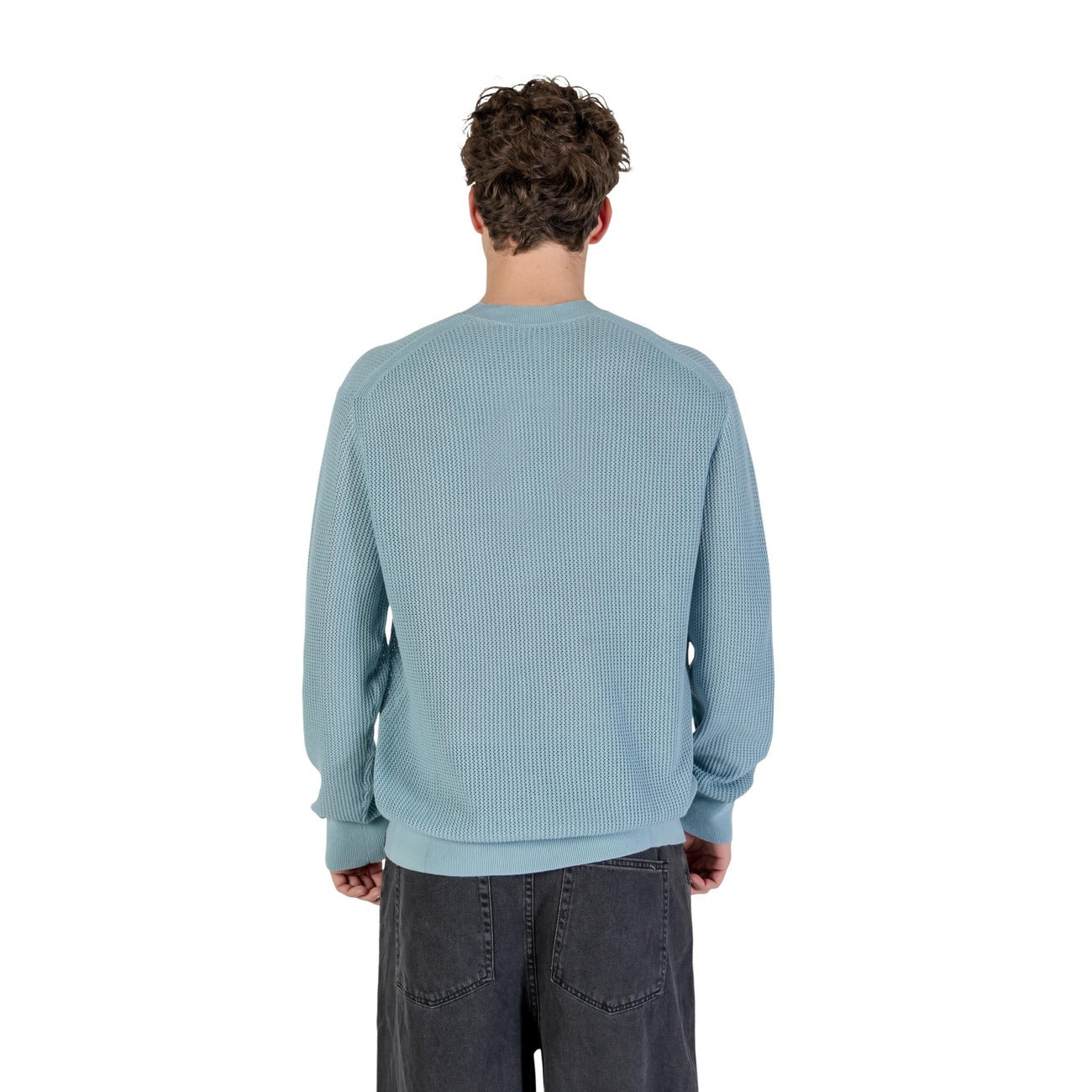 Maglione CK Jeans Cotton Mesh; Blu azzurro. 100% Cotone con poliestere riciclato. Lavorazione a rete, girocollo, traspirante e confortevole. Design moderno e sostenibile. Vista posteriore 
