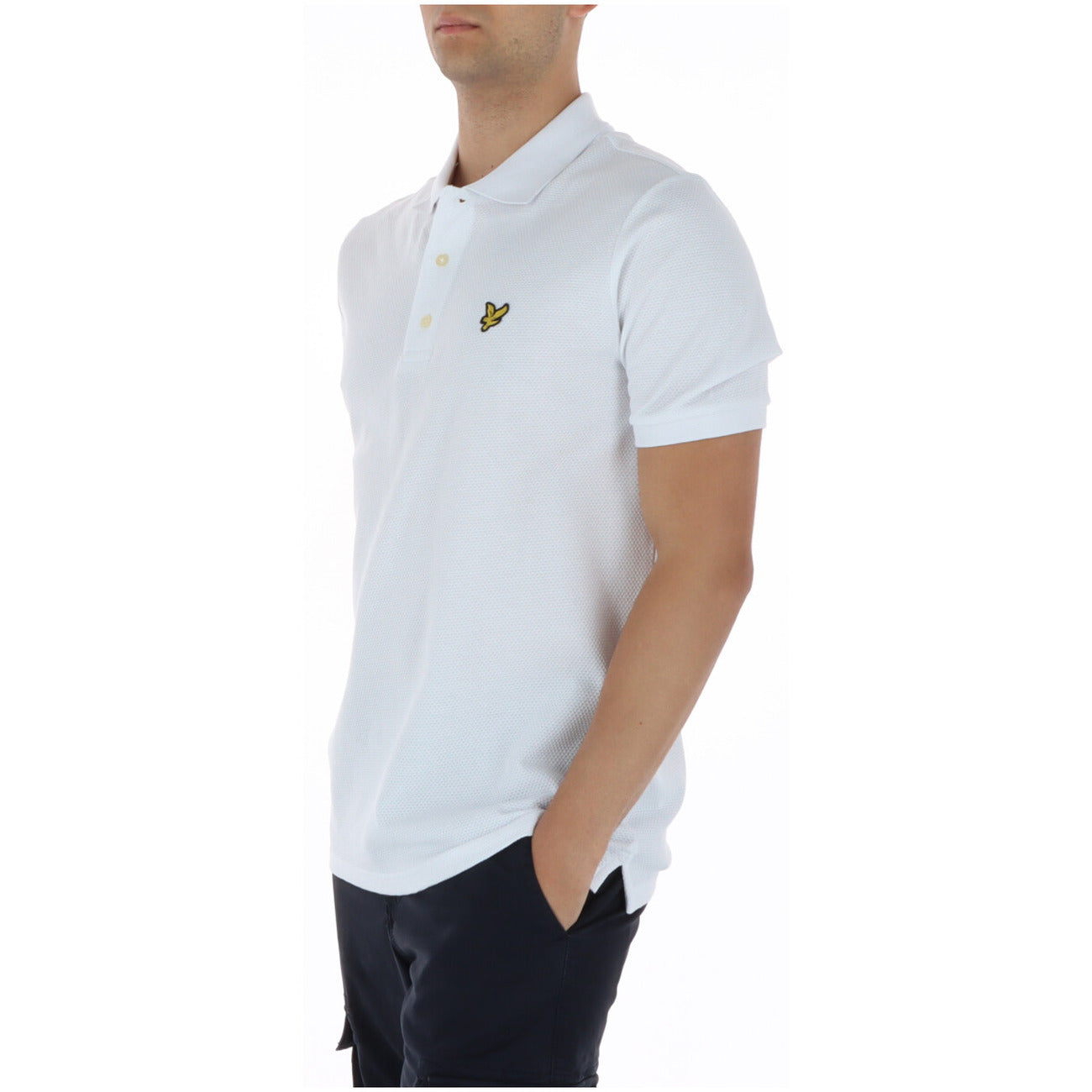 Polo Jacquard Testurizzata; Cotone Stretch. Trama a rilievo, vestibilità regolare, tessuto elastico. Maglia uomo girocollo ricercata e confortevole per la PE26. Colore bianco osta laterale 