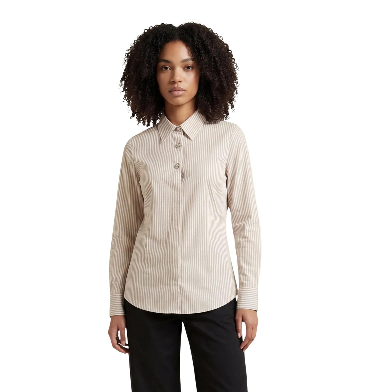 Camicia beige JDY Soho Loose Striped, maniche lunghe, design a righe verticali e vestibilità ampia; capo versatile in misto cotone, ideale da indossare aperta o chiusa. Vista frontale 