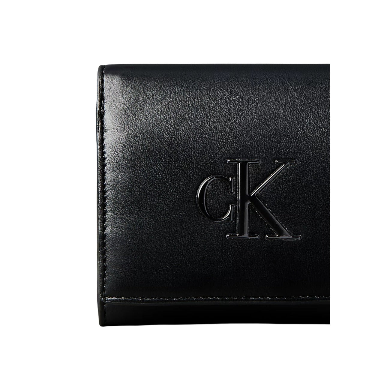 Portafoglio Medio Calvin Klein Bifold; Nero. 100% Ecopelle liscia, 5 slot carte, taschino monete con zip e protezione RFID. Chiusura sicura, stile minimalista e compatto (11,5 cm). Dettaglio logo 