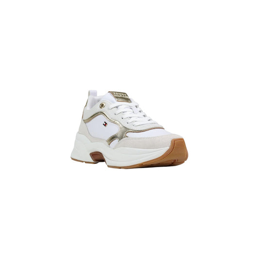 Sneakers Tommy Hilfiger Gold; 100% Nappa metallizzata. Suola chunky, interno traspirante in poliestere, soletta rimovibile. Dettagli branding smaltati, stile running anni '90, stagione Primavera/Estate. Vista frontale 