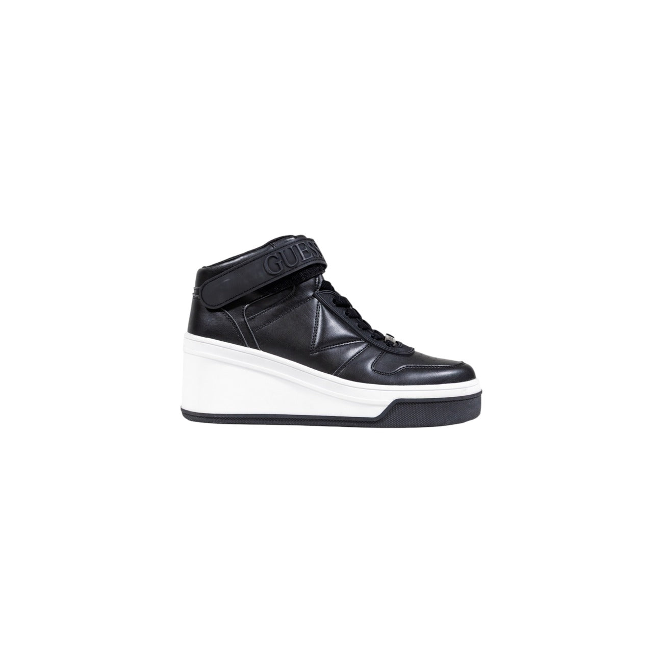 Sneakers Guess Rubeka Nere; Suola Platform 7 cm. Chiusura a strappo logata, tomaia in poliuretano, interno in tessuto. Sneaker bicolore alta e confortevole, ideale per look urban dinamici. Vista laterale 
