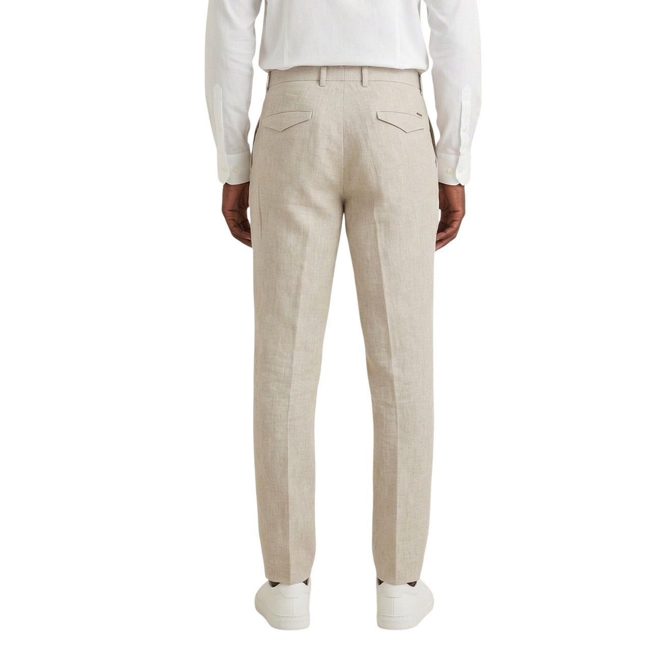 Pantaloni Regular Comfort Gianni Lupo; 100% Puro Lino. Colore Beige, vestibilità rilassata, freschezza naturale superiore. Il classico estivo indispensabile per un guardaroba di classe. Posteriore 