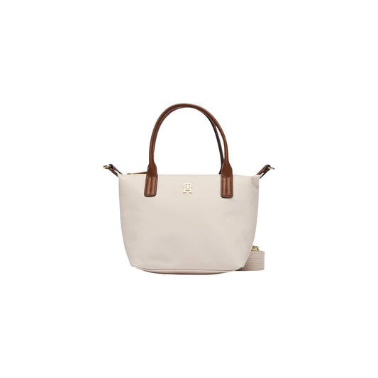 Borsa Tommy Hilfiger Nylon Monogram Tote; Chiusura con zip, tracolla rimovibile, placchetta TH dorata. Materiale leggero e resistente, capienza 7 l. Design iconico e funzionale. Colore bianco vista frontale 