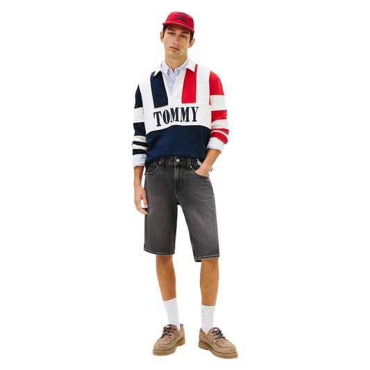 Shorts Tommy Jeans Ronnie Slim; 99% Cotone. Denim leggero 11,8 oz, baffature frontali, fit aderente. Pantaloncini uomo stretch, traspiranti e rifiniti per la PE26.