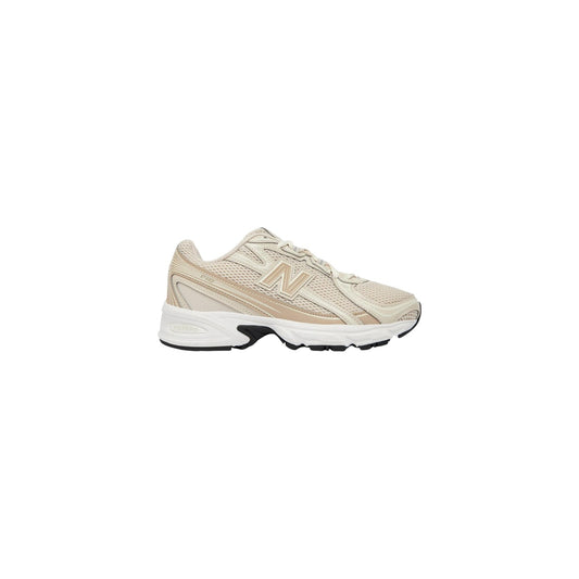 Sneakers New Balance G74047M; Suola ABZORB. Tomaia sintetica perforata, ammortizzazione d'eccellenza, logo NB. Scarpa donna ergonomica, traspirante e ultra-comoda per la stagione 2026.
