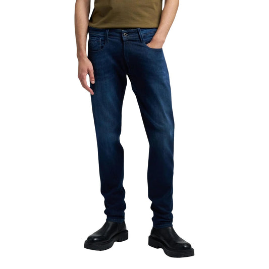 Jeans Replay uomo blu denim con zip e bottone tasche 98% cotone 2% elastan - vista frontale indossati da modello figura intera