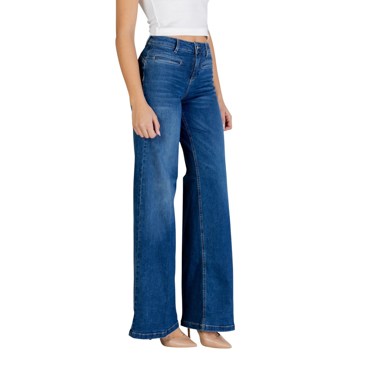 Jeans Flare Liu Jo Bottom Up; 98% Cotone, 2% Elastam Blu. Vita alta, gamba a zampa, vestibilità modellante. Denim donna 4 stagioni, elegante e stretch. Vista frontale laterale 