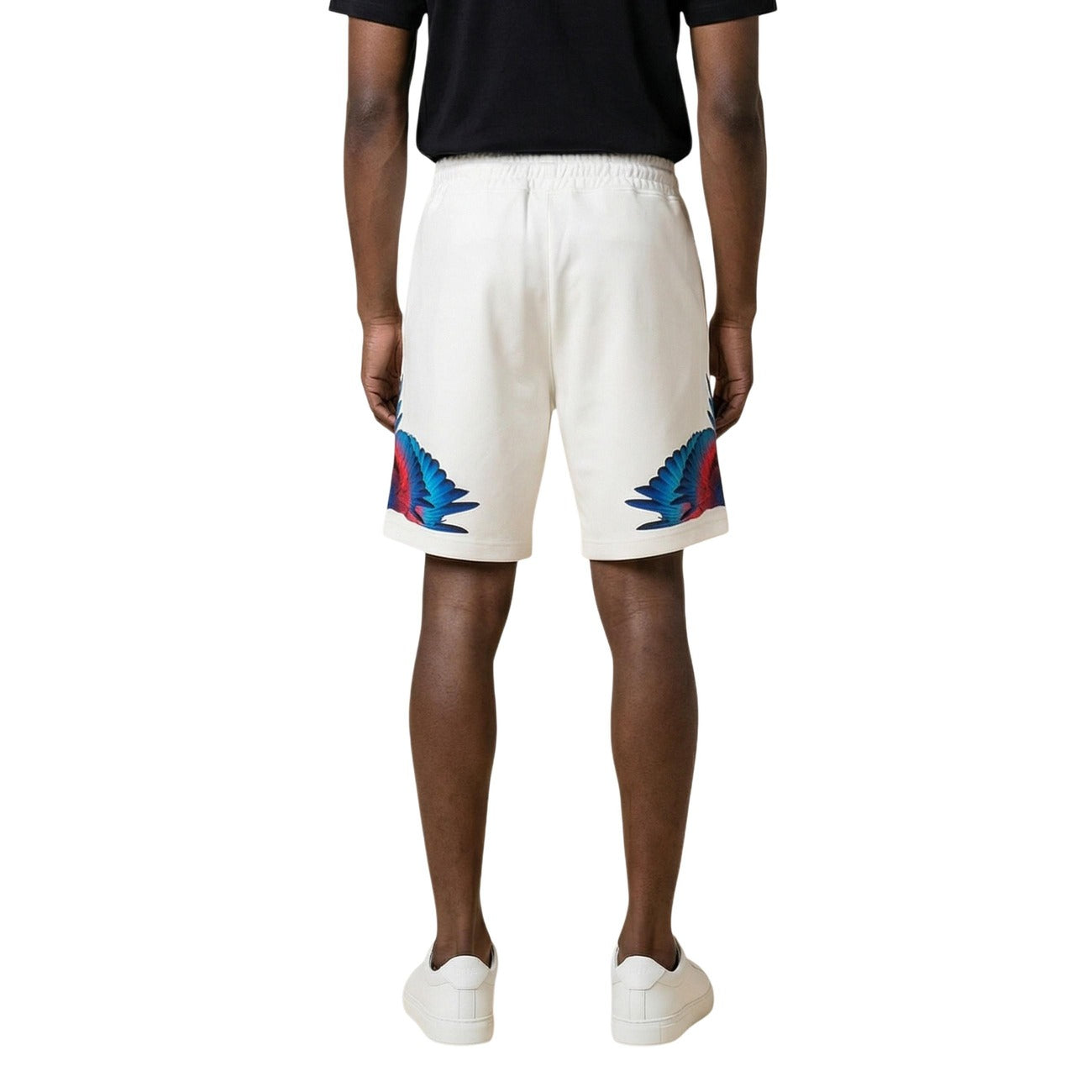 Bermuda County of Milan Wings; 100% cotone, coulisse in vita, stampa ali grafiche, fit rilassato. Lo shorts streetwear iconico per la tua estate. Vista posteriore 