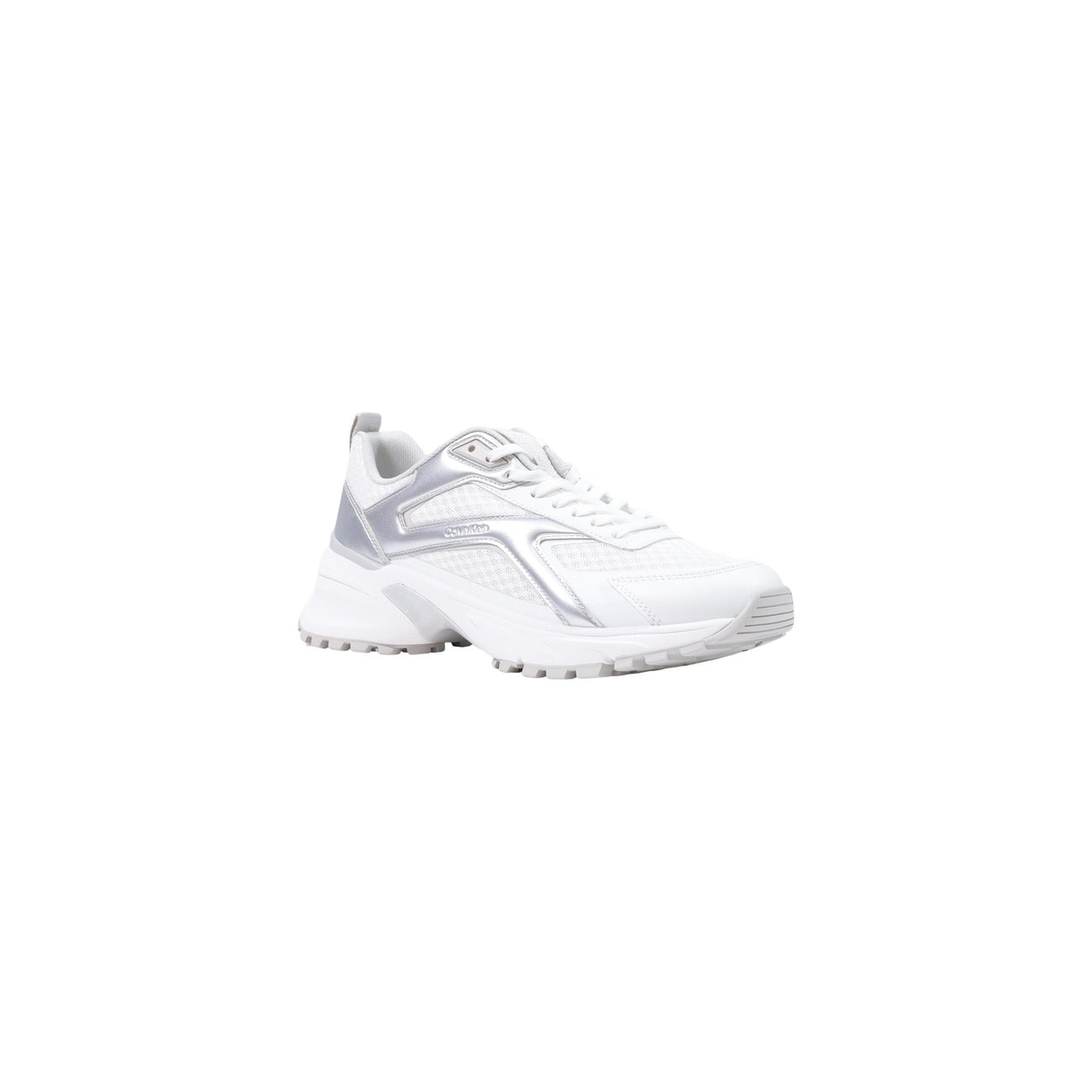 Sneakers Chunky Donna Bianche Calvin Klein; Tomaia in poliuretano e mesh traforato con dettagli lucidi e rivestimento interno in tessuto. Suola flatform alta 4 cm con logo laterale e tirante posteriore, stile casual 4 stagioni. Laterale 