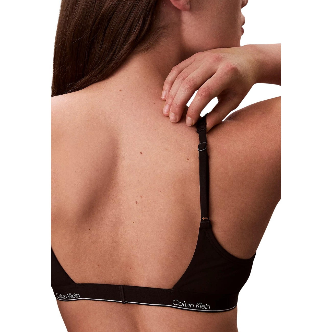 Bralette Bikini Calvin Klein CK Icon; Tessuto Lycra XTRA LIFE®. Spalline regolabili, fascia sottoseno con logo, imbottitura removibile. Resistente a cloro e UV, stile sportivo e iconico.